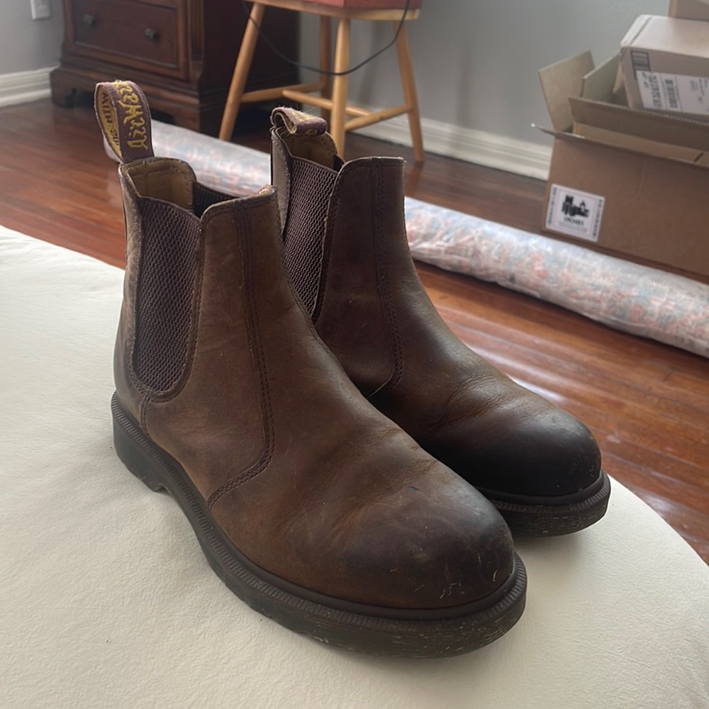 Gently worn doc marten Chelsea boot! US Medium or EU 38 (I wear a size 8.5)